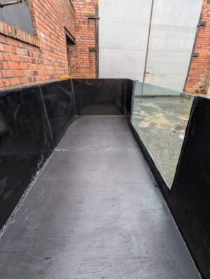 Fibreglass Pond with Infinity Window - Image 3